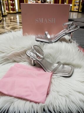 New SMASH Imani Silver Metallic Strappy Slingback Heels Womens SZ 12